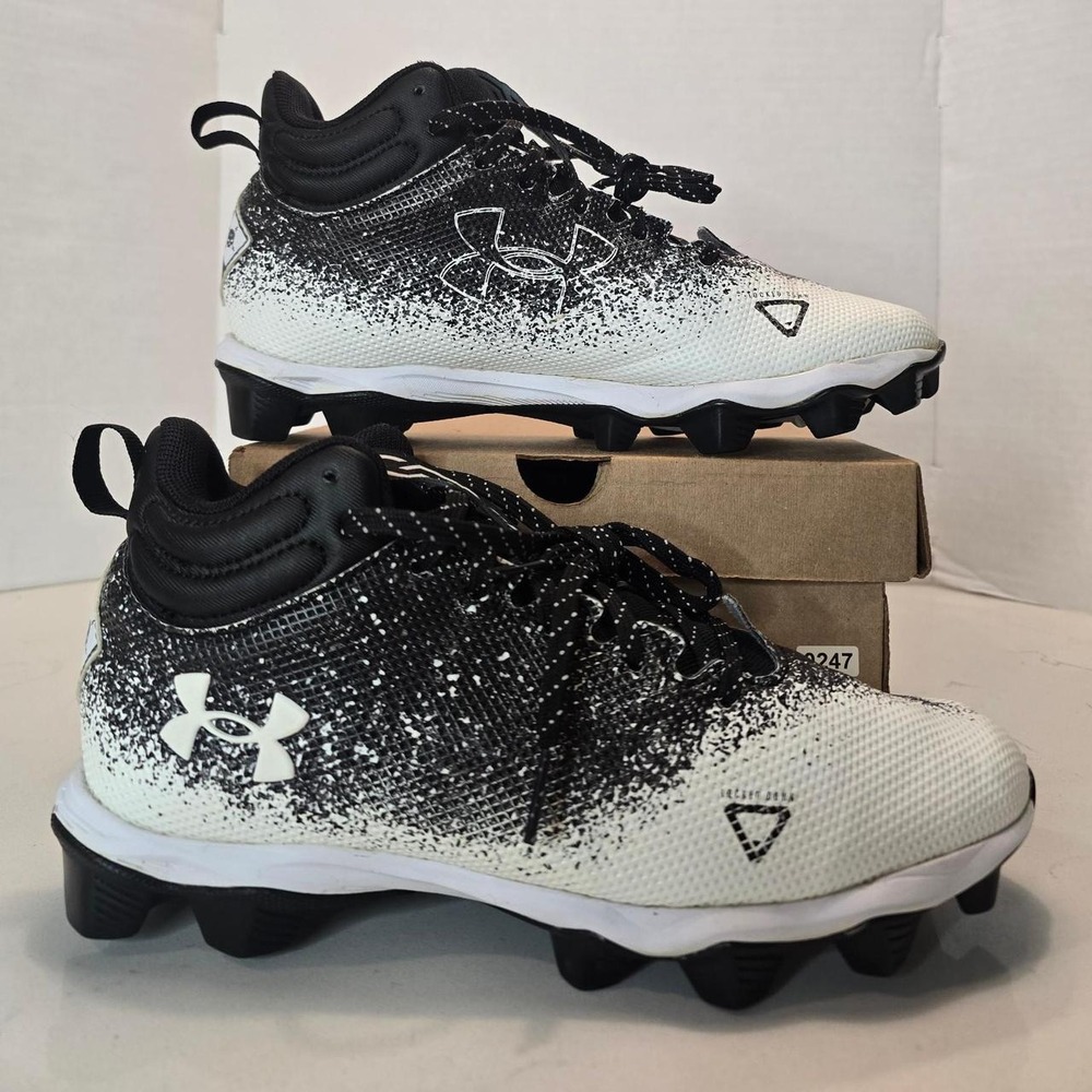 Under Armour Boy's Spotlight Fran RM 2.0 Jr. Football Shoe, Size 6.5